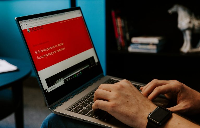 Pozycjonowanie stron internetowych – kto się tym zajmuje?